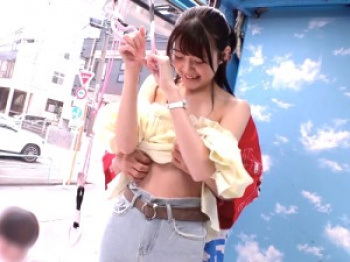 えっち...【ミラー号】オフショル女の子！20歳の女学生がマジックミラーのすぐ向こうに彼氏がいるのにSEX！【一般人ナンパ】の画像