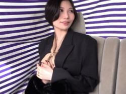 えっち...【他人妻ナンパ】「えっ！？待って！」ショートヘアが似合う美人さん！OLをしているという奥様が電動おもちゃを挿入される！の画像