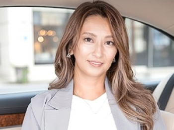 えっち...【奥様ナンパ】結婚して8年くらいだという奥様！主人と夜の営みがない奥様さんが電マをチクビにあてられる！の画像