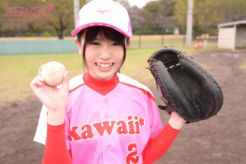 元野球部キャッチャー女子がまさかのAVデビュー!八重歯フェラチオでチ○ポくわえて大開脚アクロバティックSEXで大胆イキまくり!の画像