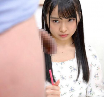 【なか出し】『めっちゃ気になるってば…❤︎』勃起チンチン見られてナカダシOKサイン♪アイドル女子校生になか出しできるなんて…！の画像