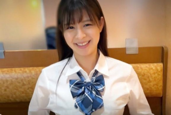 18歳の制服姿の極スケベ女子学生が学校サボって中年おチンポに本気イキ開始！の画像
