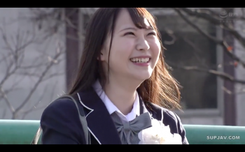 3分前まで女子高生の素人ロリ女学生をガチナンパして素股フェラ人生初無許可中出し💖の画像