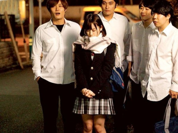 【架乃ゆら】彼氏が出来て急に美女になった元地味で可憐なロリ制服女学生…ヤンキーに襲われ絶倫3PでNTR堕ちの画像