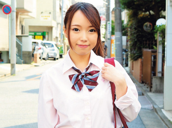＜女子学生×淫乱調教＞「うぅ…ちょっとはずかしいってぇ…」言われるがまま脱がされ大人チ〇ポにパコられちゃう美女女子学生♡の画像