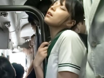 【キメセク×バス】逃げられない満員バスで鬼畜行為マジキチｗロリデカぱいな色白ＪＫがちかん魔の餌食に！大量潮垂れ流し絶望！の画像