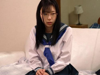 自宅に押し掛けてきたデカぱい眼鏡女子学生の教え子の誘惑に負けてしまった先生…セーラー服JKとの禁断の性交（なか出しエッチ）の画像
