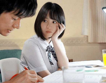 家庭教師のヤリチン大学生に愛するJK彼女が寝取られる！チ〇コに跨り激しく腰振る彼女のイキ様を彼氏がこっそり覗き見るの画像