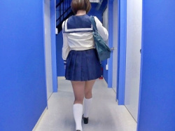 【JK盗撮】とにかくパンチラや！若くて制服を着た思春期の香りがする女子学生の純なパンティーを見たいんや！の画像