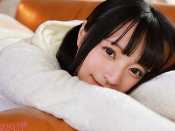 《新人》卒業したばかりの18歳女の子がカメラの前でSEXしちゃう！パ●パンオマンコ舐められ気持ちよくなるはにかみ笑顔の画像