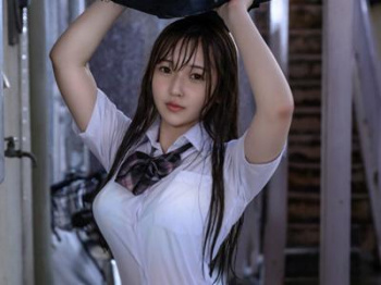 【女学生】娘に欲情する変態父！雨で濡れた娘のいやらしい体つきに欲情しちゃって親子の仲を超え種付！wwwの画像