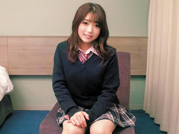 【素人ＪＫ×淫乱SEX】制服女子高生が足を広げて電マで公開オナニー！ビショビショになったオま〇こに激突きナカダシ興奮！の画像