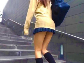 【一般人 撮影】クソ可愛い女学生と生でセックス.種付！「早くラブホでセックスしたい///」ドクドク子作り膣内ザーメン発射ｗ【無毛ロリ娘】の画像