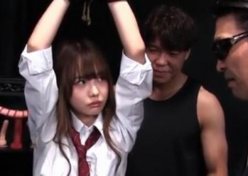 【松本いちか】違法ドラッグを販売する悪の組織に捕まった女の子校生捜査官は、オモチャ責め拷問を受け悶絶する！の画像