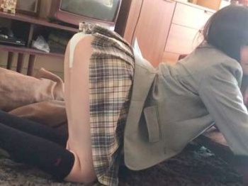 【制服着衣】黒髪の関西弁かわいいJKがシコい流れ！制服着衣交尾のロデオ騎乗位もあるよ！の画像