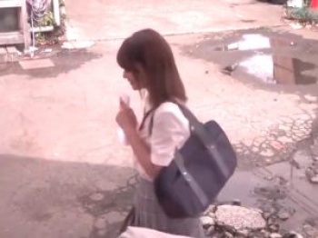 【マジックミラー号】娘校生に声をかけて媚薬入りドリンクを飲ませて目の前でオナニー鑑賞させ娘と相互オナニー 着衣種付の画像