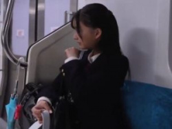 美少女女学生が誰もいない最終電車でチ〇ンの標的にされてしまう…容赦なく凌辱されて膣内イク！逃げた先のトイレでレ〇プされるの画像