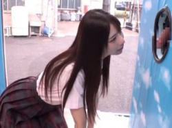 女の子校生が彼氏のチンコ当てゲームにチャレンジしてハズレたら罰ゲームNTR！巨根挿入されて寝取られる！着衣種付の画像