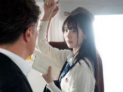 【制服女子校生】電車に乗る幼い可愛い女学生の教え子を痴〇するゲス先生…えろ欲情して淫乱痴女化した可愛い娘が声我慢で快楽堕ちの画像