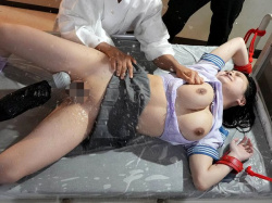 友達を連鎖する裏切りレイプ！監禁拘束したスケベ巨乳女子校生を”3”連続なか出しの輪姦凌辱…電マ拷問で大量潮吹きさせ肉便器に調教！の画像