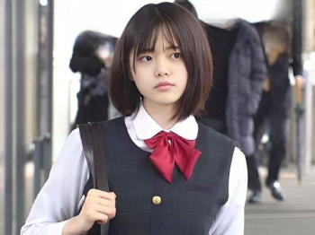 ＜電車チ〇ン＞ロリデカぱいな制服女子高生を狙うストーカーのパンチラ盗撮！車内で強姦調教…睡眠薬で昏睡する肉便器を夜這いレ〇プ＜顔射＞の画像