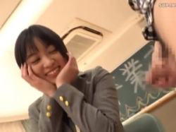 もうすぐ学校を卒業する女学生のショートヘアJKと教室でH！センズリ鑑賞させて初めての素股体験して着衣セックス本生！の画像