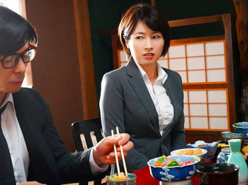【女OL先輩相部屋出張】いつもうるさい美人上司と相部屋出張になったからハメまくった！いつも高飛車な美人上司がアヘ顔アクメ！の画像