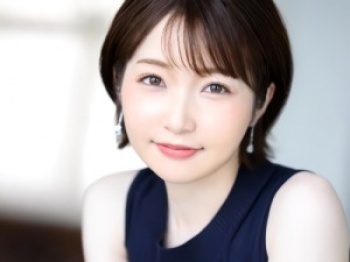 【AVデビュー】30歳の専業主婦！色白な美人さんがちっぱいスレンダーな体でセックス！【上戸まり】の画像