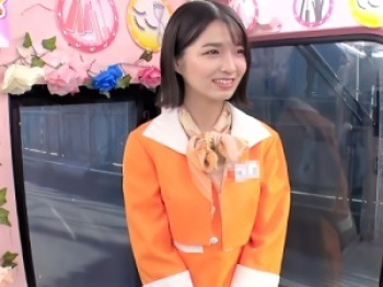 【マジックミラー便】新卒の美容部員さん！バックからチンコ挿入されるスレンダー女の子！【素人ナンパ】の画像