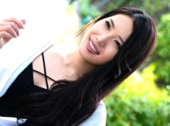 【他人妻ナンパ】色気感じるロングヘア人妻！28歳のオリエンタル美人が主人以外の男根でおまんこ突かれる！の画像