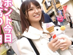 【素人ナンパ】「仕事休めました//」仕事を休んだメガネ娘!スレンダーな身体の保育士さんが交尾!の画像