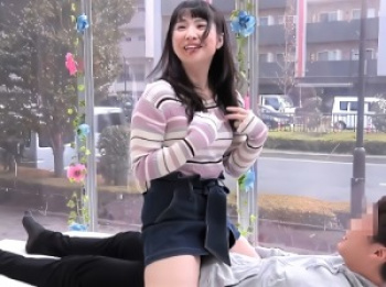 【MM号】「見えてないかな？//」バイト先で知り合ったという友達関係の大学生男女が素股！【素人ナンパ】の画像
