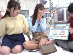 【ミラー号】大学と学部が同じ仲良しグループ！19歳の10代娘2人が男友達ちんこを舐める！【素人ナンパ】の画像