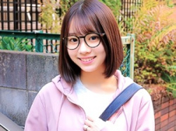 【奥様ナンパ】「まだイッちゃダメだよ?//」メガネをかけた奥様!小さなお子さんがいるマダムが筆下ろし!の画像