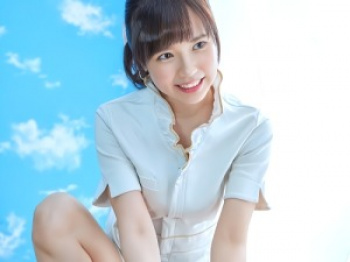 【マジックミラー号】「えっ！？この中で！？」マジックミラー号に案内されたお姉ちゃんさん！悩める男性に睾丸マッサージ！正常位でまんこに肉棒がイン！の画像