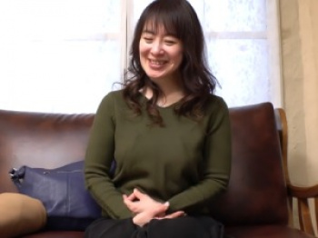 【妖艶ナンパ】「えっ//どうしよ//」42歳のおばさん！専業主婦だというアラフォー妻が他人ち〇こをフェラ！の画像