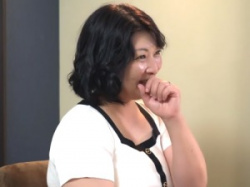 【マダムナンパ】専業主婦だというマダム！たわわなおっぱいぽっちゃりボディの48歳アラフィフおばさんが電マでオナニー！の画像