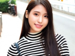 【他人妻ナンパ】31歳のロングヘア他人妻がインタビュー中にパンチラ！アラサーの他人妻さんが早漏チンポをフェラ！の画像