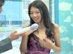 【ミラー号】ちっぱいスレンダーな身体の団地妻！ミラー号の中で浮気セックス！【人妻ナンパ】の画像