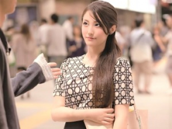 【奥様ナンパ】「んっ//あっ//」ロングヘアの美人な奥様！巨乳な奥様が旦那以外の男性と生中H！の画像