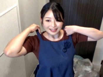 【おばさんレンタル】「おっぱい感じちゃう//」３４歳の奥様！おっぱい大きい人妻が旦那以外のチンポをフェラしておっぱいでしごくへ！の画像