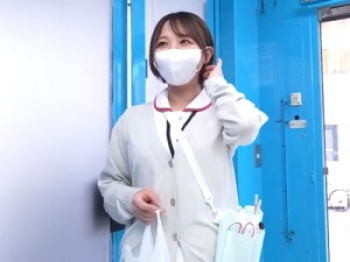【ミラー号】今はお昼休憩中だという看護婦さん！内科で働く24歳お姉ちゃんさんが包茎リングを口だけで装着チャレンジ！【一般人ナンパ】の画像