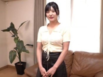 【奥様ナンパ】子供がいるという26歳マダム！ロングのポニーテールが似合う奥様さんが屋外でディープキス！の画像
