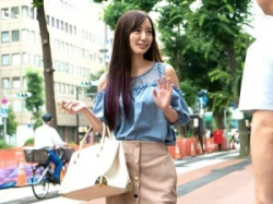 【奥様ナンパ】「下着だけなら…//」27歳の人妻！ロングヘアが似合うセレブ妻のインナーチェック！の画像