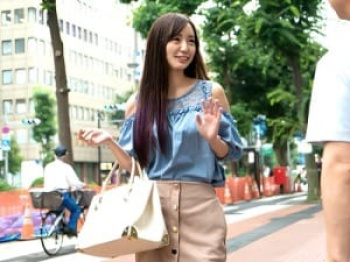 【奥様ナンパ】「下着だけなら…//」27歳の人妻！ロングヘアが似合うセレブ妻のインナーチェック！の画像