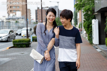 【北条麻妃・義母交尾】キレイなママからご褒美特濃パコパコの画像