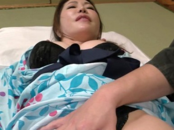 『気持ちいいわぁ…』巨乳のままと近視相姦エッチの画像