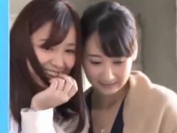 31歳と33歳の綺麗な人妻達。ちくびマッサージから濃厚フェラ。見て見られての激イキ乱痴気、４P乱交！の画像
