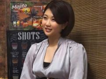 ＜居酒屋ナンパ＞お持ち帰りされる30歳の人妻。店内トイレでのハグに胸タッチの続きは男の部屋で、不倫ドキュメントの画像
