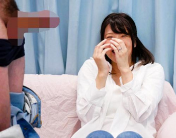 〈ＭＭ号〉大きくて困っている男性の相談に乗ってくれた産後熟ママさんが奥までズッポリ受け入れ膣内発射２連発の画像
